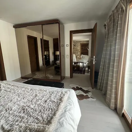 Silver Apartment *
